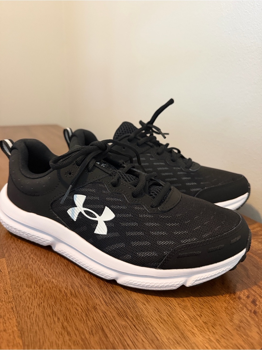 Under Armour Black and White Men's Athletic Sneakers 9.5 Extra Wide